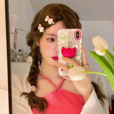 公寓里的两个女人